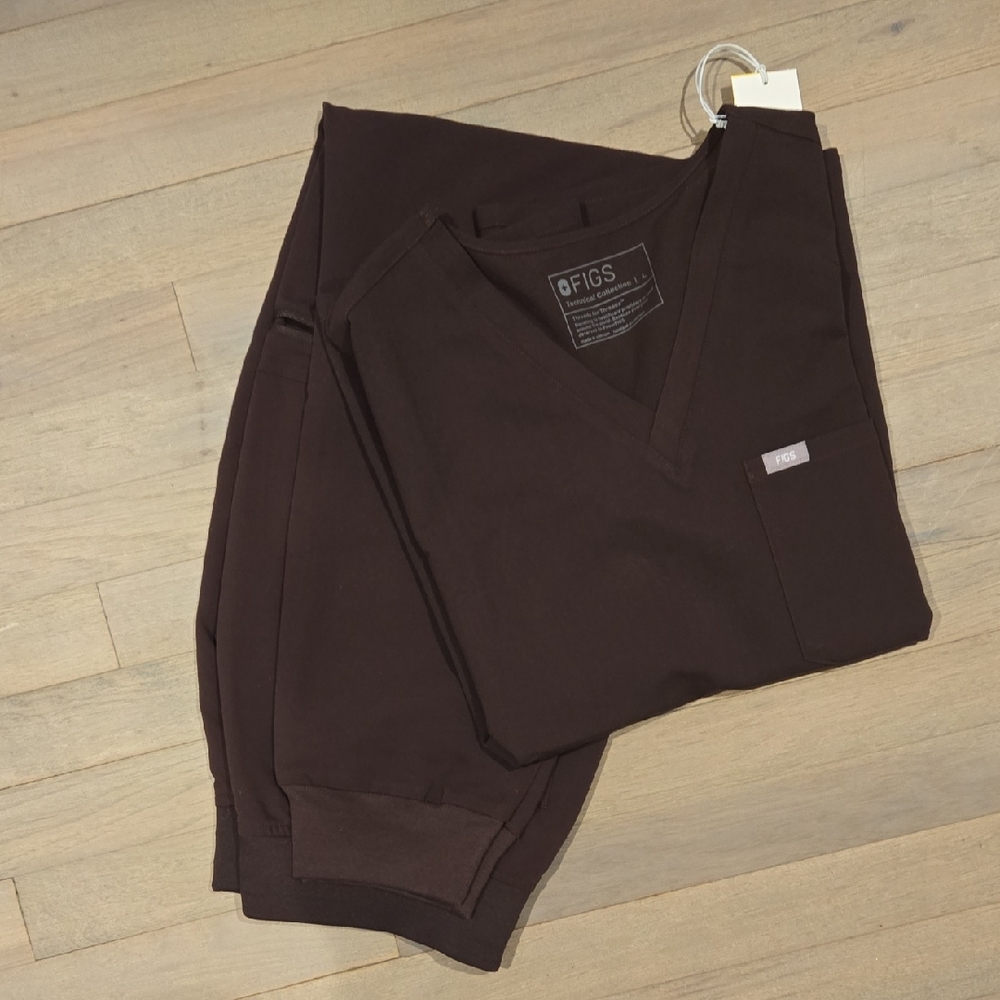 FIGS Dark Brown Scrub Set Large
